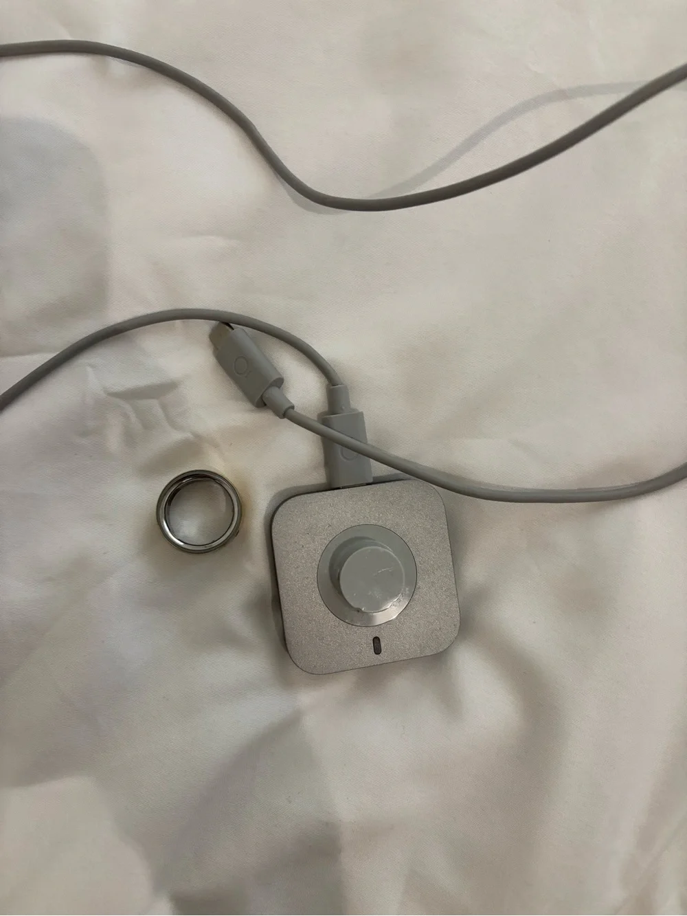 Oura Ring 4 Size 8 Charger and Gold Oura Ring 4